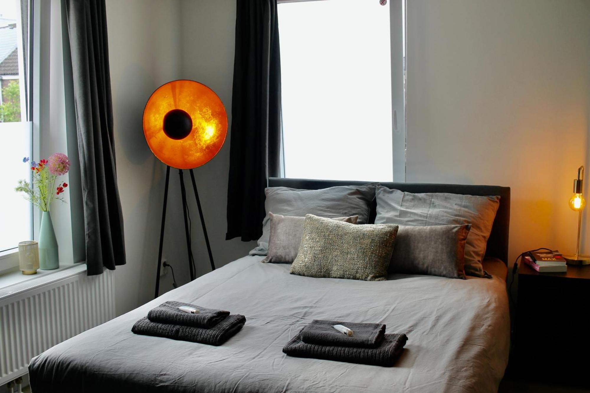 B&K Urban City Suites Tilburgo Exterior foto