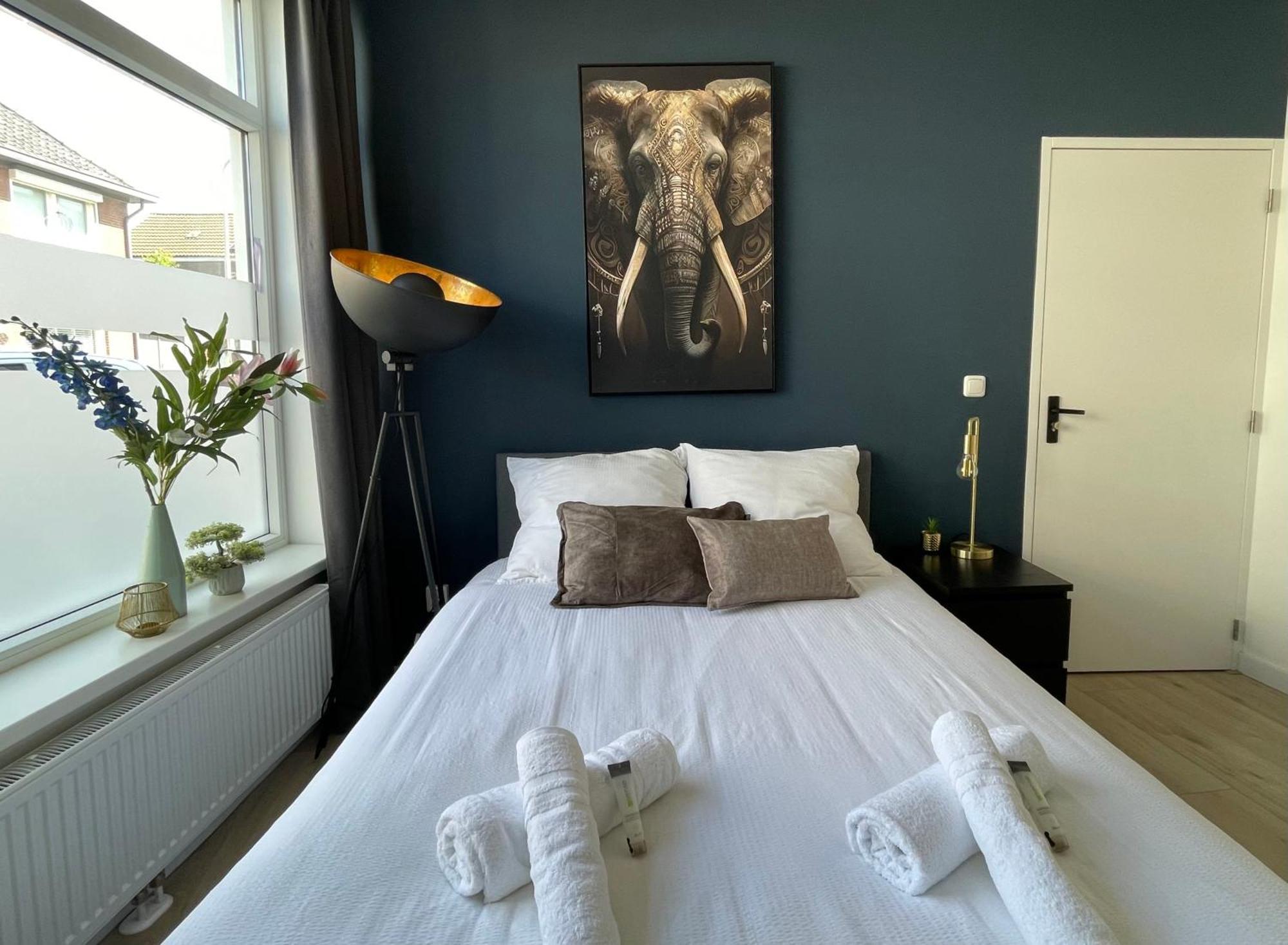 B&K Urban City Suites Tilburgo Exterior foto